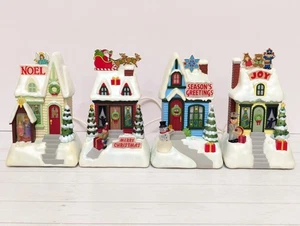 4 Hallmark Caroling Cottages Case Villaggio Natale Luci Musica Sincronizzate - Foto 1 di 9