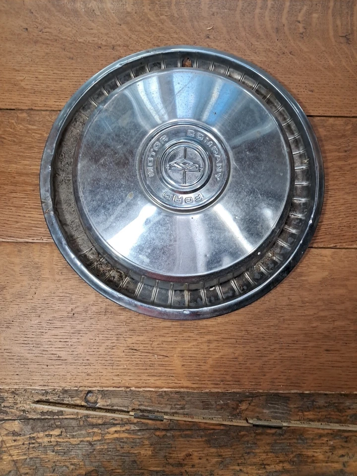 UNA tapacubos de 15" Ford F100 F150 1976-1989 de colección cubiertas de rueda usadas Foto 1 de 4