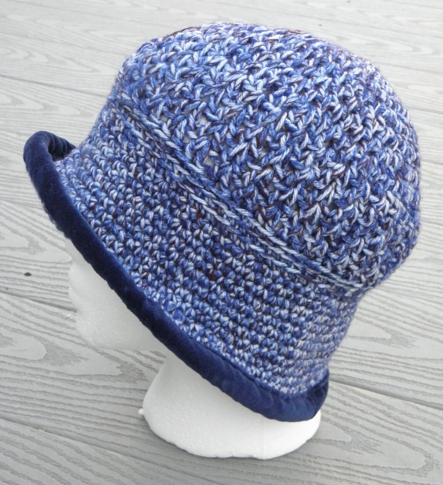Elegante Cloche Azul Pequeño Mezcla de Algodón Ganchillo - Hecho a Mano por Michaela Foto 1 de 4