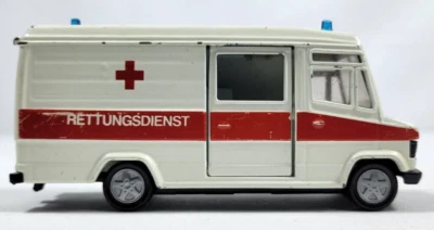 SIKU Blanco/Rojo Mercedes Benz Ambulancia Servicio de Rescate VAGÓN DE RESCATE Foto 1 de 4