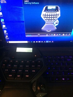 Gamepad Logitech G13 Advanced Gameboard (920-000946) Foto 1 de 3