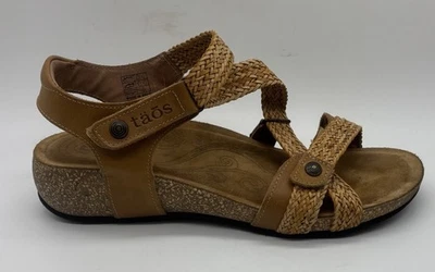 Sandalia de cuña Taos Trulie trenzada de cuero tostado para mujer 8-8,5 EU 39 gancho y bucle Foto 1 de 4