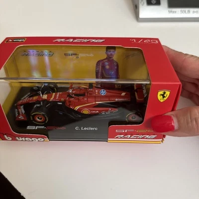 Ferrari Charles Leclerc coleccionable Burago escala 1:24 SF24 Formula Racing Foto 1 de 4