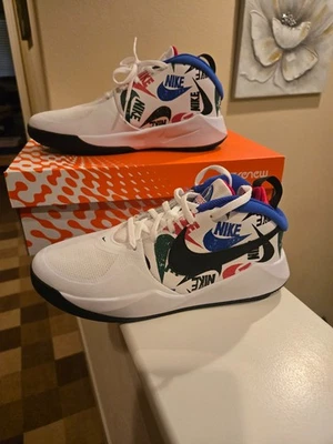 Nike CW5815-100 Team Hustle Juvenil Talla 6Y Mujer’s 7.5 Multicolor Zapatos Tenis Foto 1 de 4