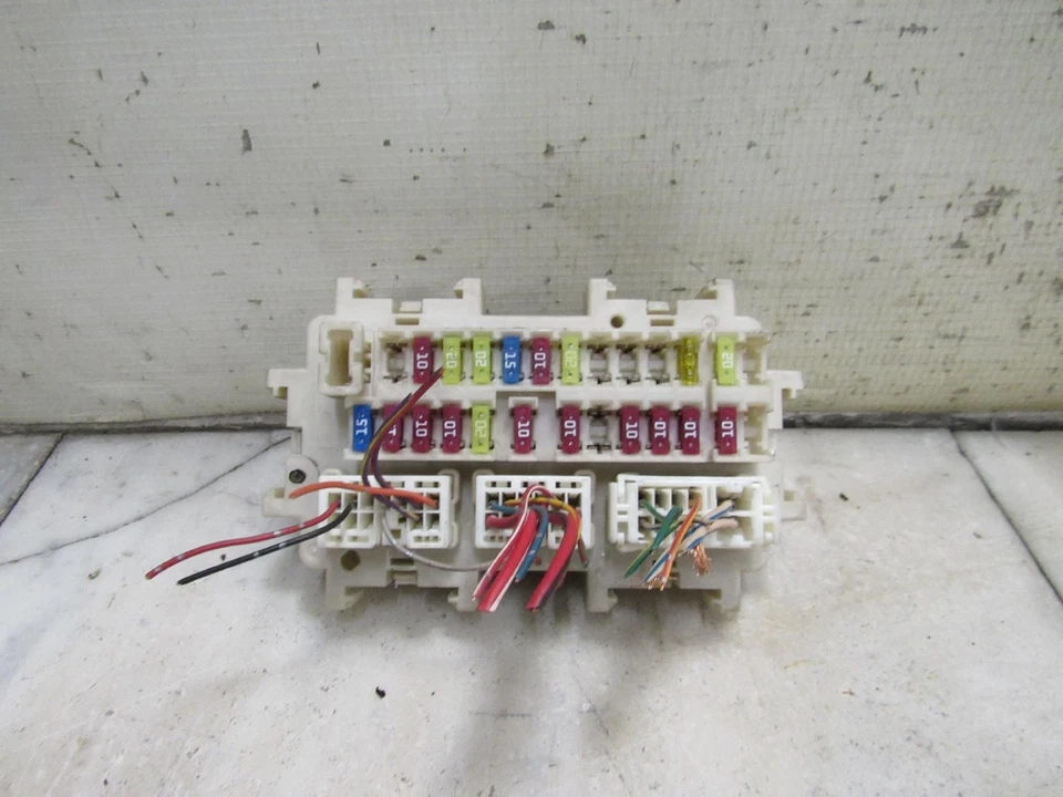 2010 NISSAN MAXIMA CABIN FUSE BOX - Image 1 of 2