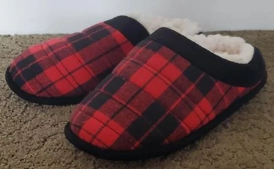 Boys Child's Falls Creek Red and Black Plaid Clog Slippers Size 2/3 4/5 NWT - Image 1 of 1
