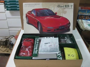 HASEGAWA 1/12 MAZDA EFINI RX-7 TYPE-R VINTAGE RED - MISSING SMALL PARTS - Picture 1 of 18