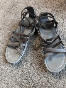 Merrell Damengröße 10 gestromte Gladiator-Knöchel-Riemchensandalen aus Leder - Bild 1 von 10