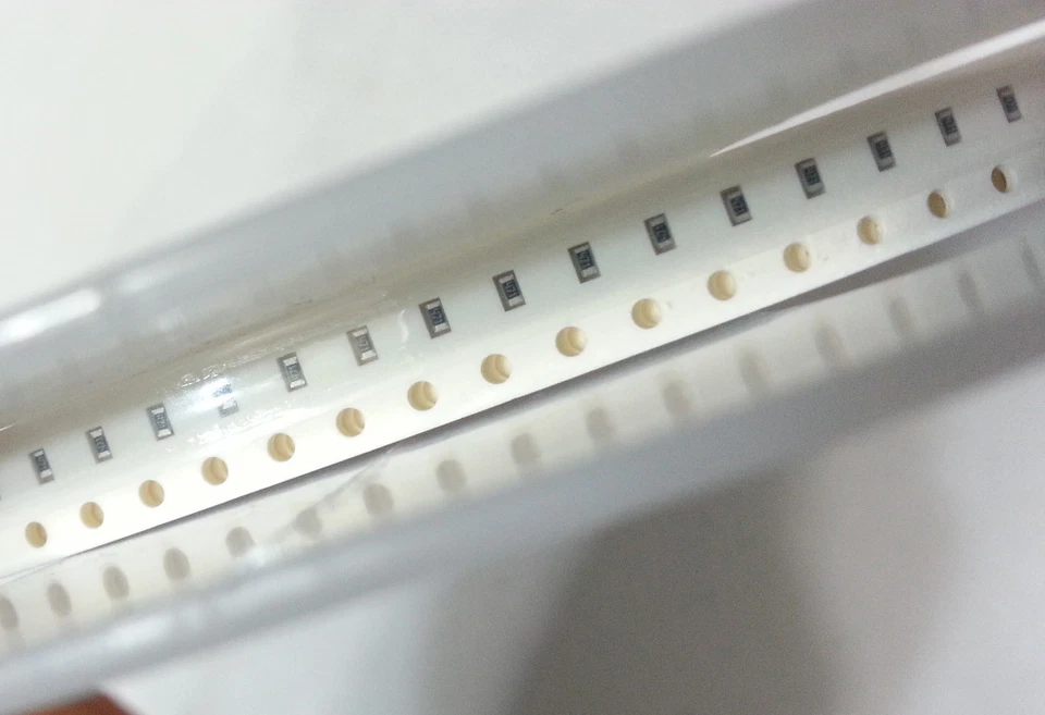 10000 NIC Components Corp. NRC06J202TR10F Resistor SMD 2K Ohm 0603 1/10W 5% - Image 1 of 3