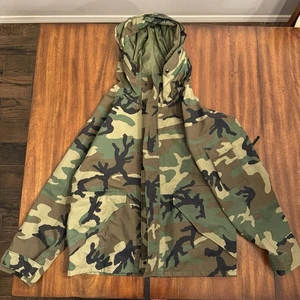 US Military Woodland Camouflage Cold Weather Parka Medium Short 8415-01-228-1315 - Picture 1 of 13