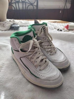 Nike Air Jordan 2 Retro Niños Zapatos de Baloncesto, 5.5 EE. UU., Verde/Blanco DQ8562 103 Foto 1 de 4
