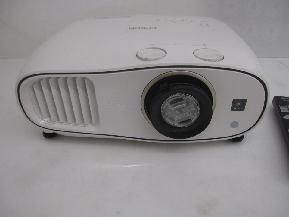 Epson EH-TW6700 Projektor Full HD 3000 Lumen 70.000:1 Kontrast 3D 1,6x - Bild 1 von 4