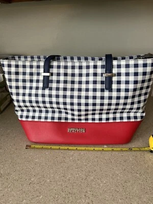 Bolso de mano Kenneth Cole Reaction rojo, blanco y azul Foto 1 de 4