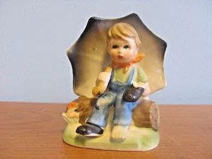 VINTAGE ARNART HAND PAINTED BOY WITH UMBRELLA FIGURINE 22/579 - Picture 1 of 3