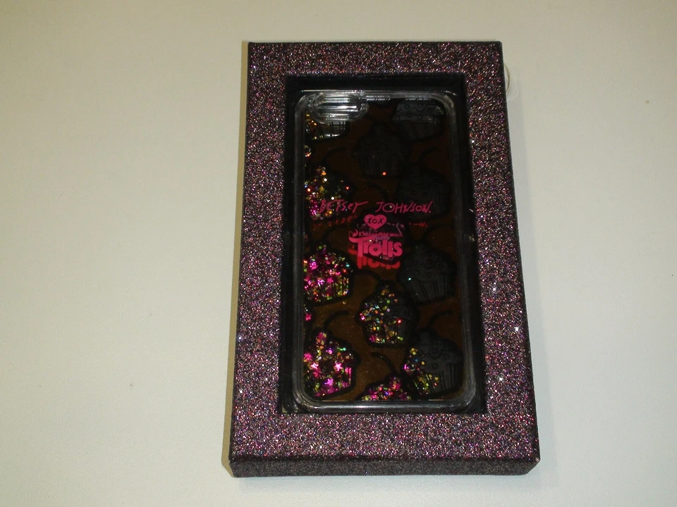 Betsey Johnson Snap On 硬质保护壳 - 巨魔 - 杯子蛋糕闪光 适合 iPhone 6 - 很好 — 第 1/4 张图片