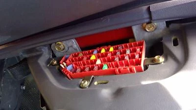 2000-2003 FORD RANGER Fuse Box (Under Dash) - Image 1 of 4
