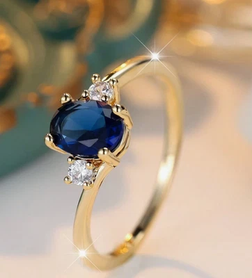 Elegante conjunto de puntas de anillo de tres piedras azul ovalado tono dorado con detalles transparentes Foto 1 de 4