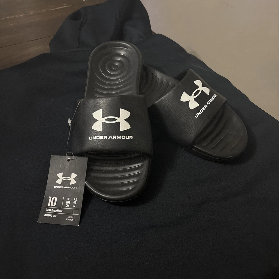 Under Armour Ansa Fix Slides negro con logotipo blanco Foto 1 de 1