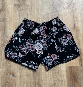 Black Floral Wide Shirred Waist Shorts Large Fringe Trim Pockets Rayon High Rise - Picture 1 of 12