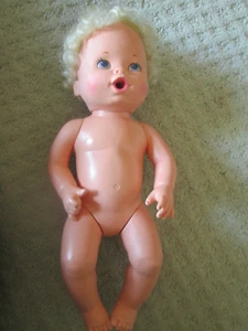 Muñeca Kenner Baby Alive vintage de los años 90 chupa el pulgar pelo rubio ojos azules *solo muñeca - Imagen 1 de 2