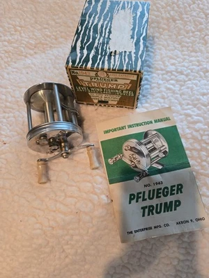 Cebo vintage Fluger Trump número 1943, carrete de fundición en caja original. Foto 1 de 4