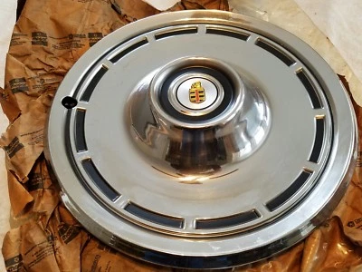 Nuevo de Lote Antiguo 1976 77 Dodge Charger Aspen 14" Tapacubos OEM 3699273 Foto 1 de 4