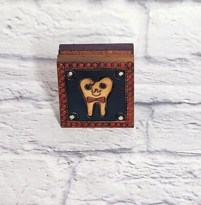 Caja de hadas de los dientes hecha a mano caja de dientes de madera hecha en Polonia única  Foto 1 de 4