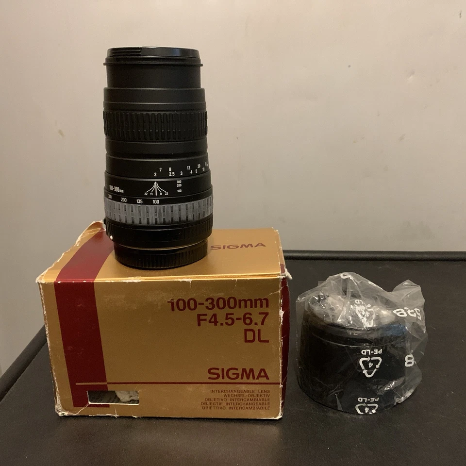 Sigma DL 100-300mm F4.5-6.7 DL Lens For Canon AF Interchangeable Lens Filter 55 - Image 1 of 4