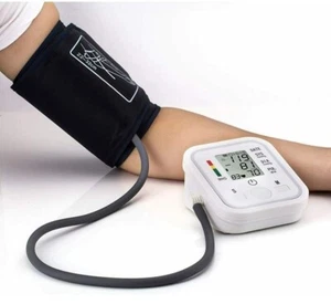 Misuratore pressione LCD digitale automatico di pressione sanguigna - Foto 1 di 4