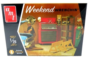 Weekend Wrenchin' Garage Zubehör-Set #1 - AMT #PP015M/12 im Maßstab 1:25 - Bild 1 von 3