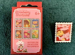 Loungefly STRAWBERRY SHORTCAKE Stempel Emaille Pin SHORTCAKE + BOX - Bild 1 von 2