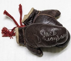 Guanti da boxe Jack Dempsey FIRMATI A MANO in miniatura lunghi 3 pollici in pelle **Rari** - Foto 1 di 6