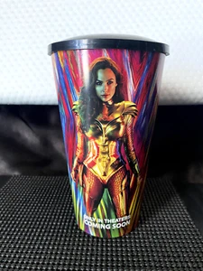 Wonder Woman WW84 Kino Sammlerstück Plastik Trinkbecher - Bild 1 von 5