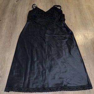 Vintage Sears size 40 black full slip with Embroidered Floral bodice Adjustable - Picture 1 of 7