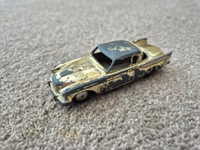 VINTAGE 1960S CORGI TOYS 211S STUDEBAKER GOLDEN HAWK GOLD DIECAST CAR - Image 1 of 4