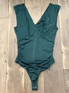 Express Body Contour Ruched V-Neck Green Bodysuit Size M - Bild 1 von 6