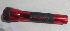 NICE VINTAGE RED SNAP ON FULL SIZE RED METAL FLASHLIGHT Working L()()K NR - Picture 1 of 5