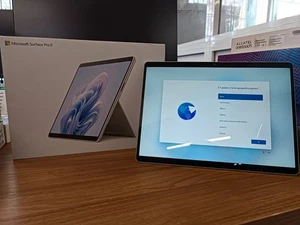 Microsoft Surface Pro 9 256 GB 33 cm (13") Intel® EVO™ i5 - Foto 1 di 3