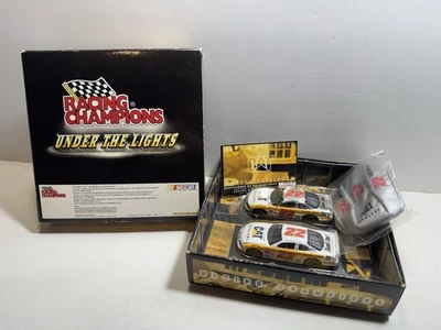 Raro #22 Ward Burton NASCAR CAT Distribuidores 2000 Gran Premio Set Bajo las Luces Foto 1 de 4