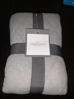 Edredón de franela Threshold KING acolchado puntada de diamante GRIS almohada falsa Foto 1 de 4