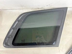 2005 HYUNDAI SANTA FE RIGHT (PASSENGER) SIDE QUARTER GLASS - Picture 1 of 3