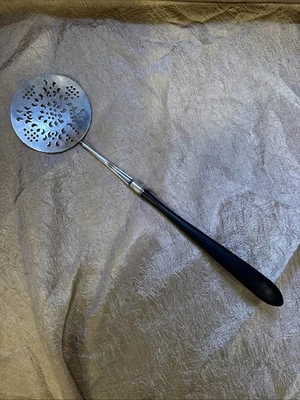 Vintage 1847 Roger’s Silver Plate Wood Handle Tomato Server, Handle Is Loose - Image 1 of 4
