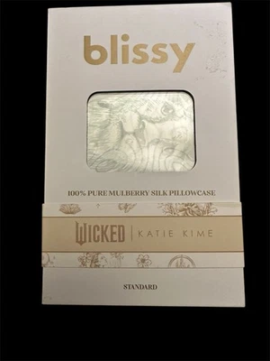 Funda de almohada de seda Wicked x Blissy Mulberry tamaño estándar verde increíble Foto 1 de 4