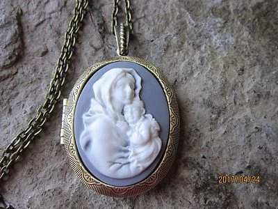 MEDALLÓN CAMAFEO VIRGEN MARÍA Y BEBÉ JESÚS - RELIGIOSO - BRONCE ENVEJECIDO - GRISÁCEO Foto 1 de 4