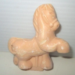 VINTAGE MERRY GO ROUND CAROSELLO A FORMA DI CAVALLO SAPONE DI CASTIGLIA ANNI 70 BAGNO DIVERTENTE - Foto 1 di 2