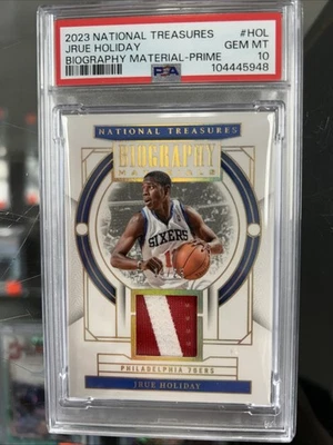 Biografía de vacaciones Panini National Treasures Jrue 2023 materiales principales/25 PSA 10 Foto 1 de 3