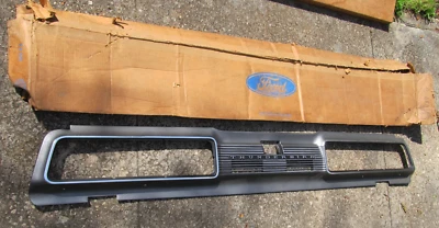 NOS 69 1969 Ford Thunderbird T-Bird Tail Light Trim Panel Rear Ornament Emblem - Imagem 1 de 4