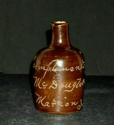 McDouglas - Marion, Indiana Pequeña Miniatura Gres Publicidad Mini Jarra IND Foto 1 de 3