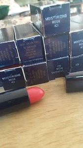 Avon FEUCHTIGKEITSSPENDENDE ROSE unbegrenzte Feuchtigkeit Lippenstift KAUFEN 1 ERHALTEN SIE 1 KOSTENLOS + $ 2 VERSAND - Bild 1 von 1