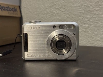 Sony Cyber-shot DSC-S700 7.2MP Digital Camera with 8GB Memory Card, Silver - Image 1 of 4